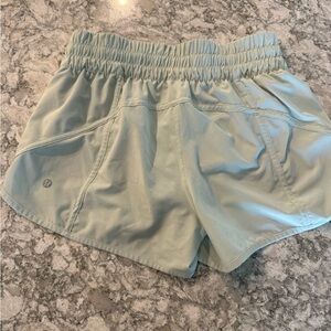 Lululemon Hotty Hot Shorts Sz 8 mint
